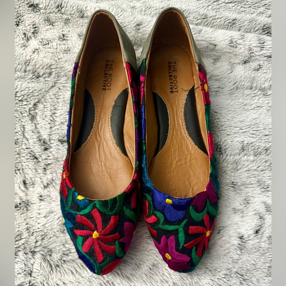 The Root Collective Thea flats embroidered black floral w/ smoke heel 9 NEW